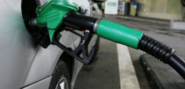 Καύσιμα: "Τσιμπημένη" η βενζίνη